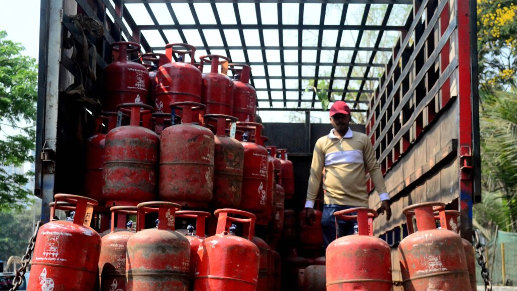 Even after 27 days of war, India has sufficient stock of oil, government gave relief news for LPG gas consumers.