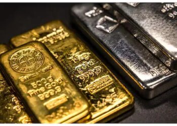 Gold Silver Price Today: Gold and silver prices continue to fall for the second consecutive day, know the latest rates in your city here
