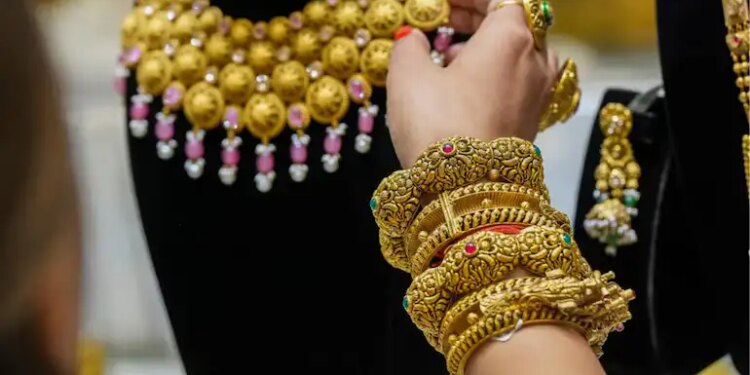 Gold & Silver Update: After gold becoming expensive, silver slipped, know the latest prices of 10 cities including Delhi-Lucknow-Patna.