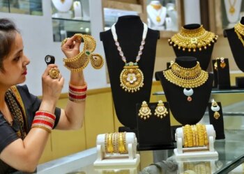 Gold cooled down, silver also fell! Know what is the new price of gold and silver in the market today