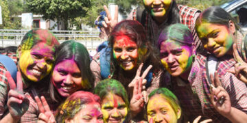 Holi colors spread everywhere in Madhya Pradesh