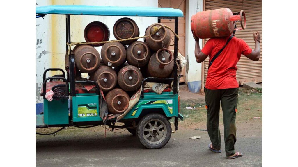 Hotels and restaurants affected due to shortage of commercial LPG, amid the ongoing crisis in West Asia, the government gave priority to domestic LPG.