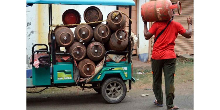 Hotels and restaurants affected due to shortage of commercial LPG, amid the ongoing crisis in West Asia, the government gave priority to domestic LPG.