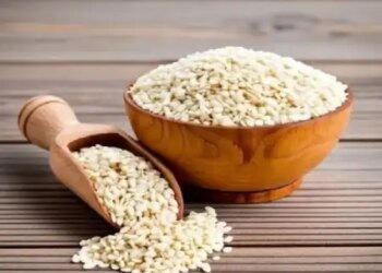 How appropriate is Abhyanga with sesame oil in summer? What precautions should be taken before use