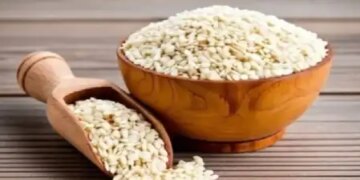How appropriate is Abhyanga with sesame oil in summer? What precautions should be taken before use