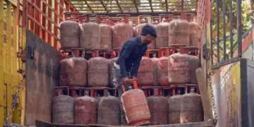 If the war in the Middle East does not stop, then how far will the prices of gas cylinders go? Know what the experts are saying