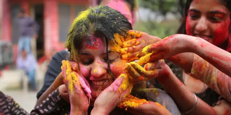 If you are planning to force someone to color on Holi then read this news first, otherwise you will go to jail.