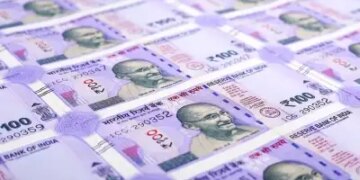Impact of tension in the Middle East! Rupee crosses 93 against dollar for the first time