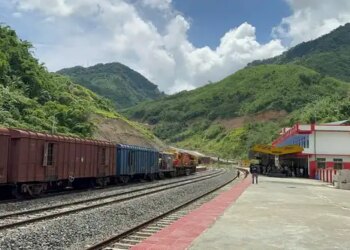 Indian Railways' freight income increased by 3 percent to Rs 14,572 crore in February.