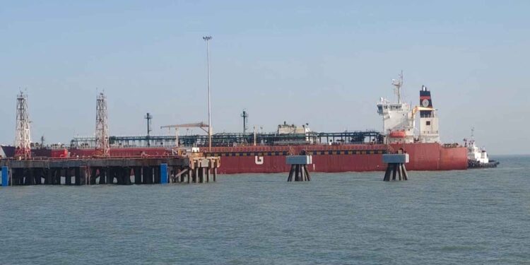 Indian ships begin withdrawal amid Hormuz crisis, two LPG tankers move forward