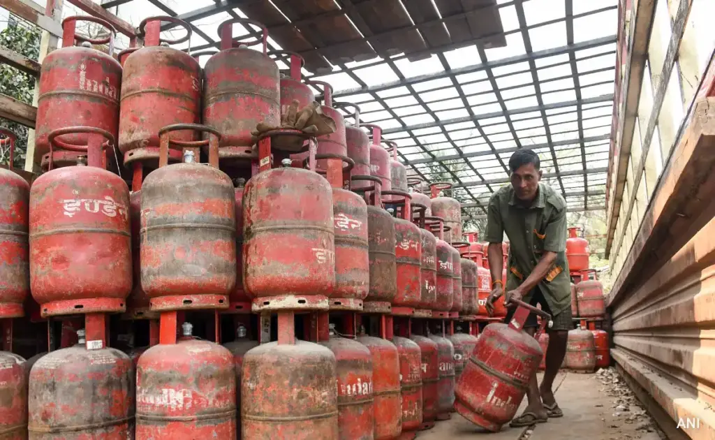 India's action on LPG crisis amid Iran war, what is the government's plan in a country with annual consumption of 30 million tonnes?