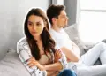 Is your partner silently maintaining distance? Pay attention to these 5 warning signs, otherwise your heart will be broken
