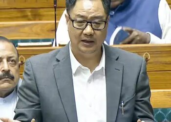 लोकसभा में कांग्रेस के हंगामे पर किरेन रिजिजू की तीखी प्रतिक्रिया, बोले- क्या एक आदमी पूरे देश का महाराजा है