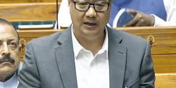 लोकसभा में कांग्रेस के हंगामे पर किरेन रिजिजू की तीखी प्रतिक्रिया, बोले- क्या एक आदमी पूरे देश का महाराजा है