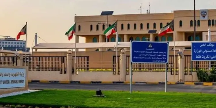 Kuwait News: Iranian attack in Kuwait, one Indian laborer died, airport radar also heavily damaged