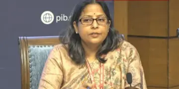 LPG Cylinder Update: There is no shortage of petrol and diesel in the country, but the government is worried about gas cylinders.