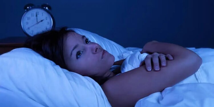 Less sleep can become the root of serious diseases, experts told how many hours of sleep is right for a healthy life.