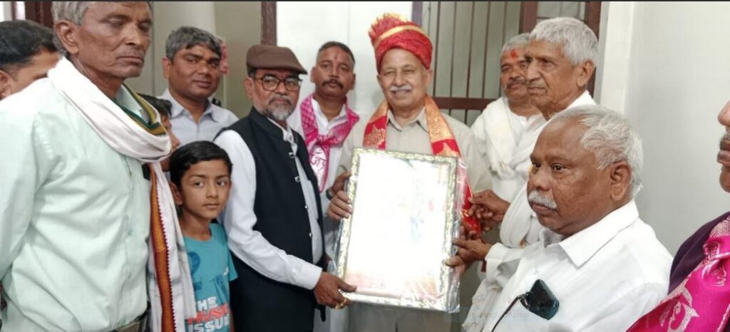 MLA Dr. Garg reached rural and urban areas and met people.