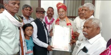 MLA Dr. Garg reached rural and urban areas and met people.