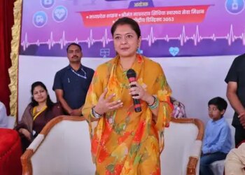Madhya Pradesh: Union Minister Jyotiraditya Scindia's wife inspects health camp in Shivpuri