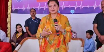 Madhya Pradesh: Union Minister Jyotiraditya Scindia's wife inspects health camp in Shivpuri