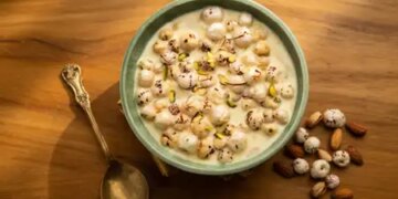 Makhana milk helps in everything from weight control to strengthening bones, know its benefits.