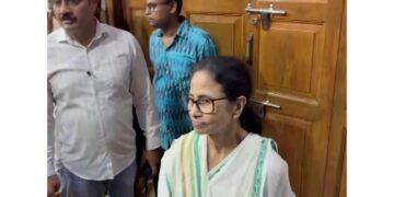 Mamata Banerjee criticizes central government on LPG issue, says "BJP has sold the country"