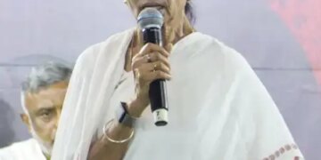 Mamata Banerjee wrote a letter to the Election Commission on the transfer of IAS-IPS officers in Bengal.
