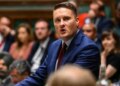 Meningitis in UK: Two students die, minister admits infection spread through nightclub