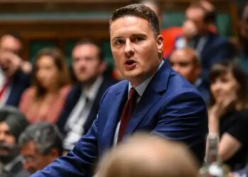 Meningitis in UK: Two students die, minister admits infection spread through nightclub