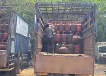 मुंबई: कांग्रेस पार्षद अशरफ आजमी ने एलपीजी आपूर्ति संकट पर विशेष सत्र की मांग की