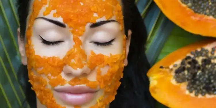 No need for expensive facials! This homemade mask of papaya and curd will bring natural glow on the face.