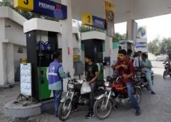 Oil prices rise in Pakistan on mix of global tensions and domestic energy weaknesses: Report