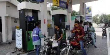 Oil prices rise in Pakistan on mix of global tensions and domestic energy weaknesses: Report