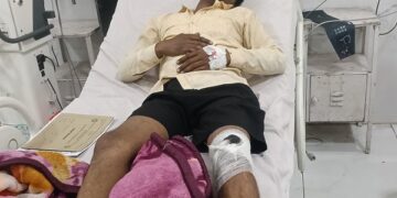 On stopping hooliganism, accused attacked with knife, one seriously injured