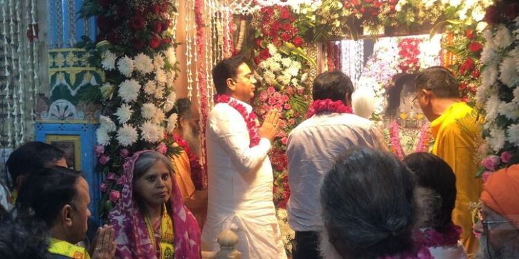 On the occasion of Rajasthan Day, a grand event of Maha Aarti was organized at Brahma Temple in Pushkar, immense enthusiasm was seen among the devotees.