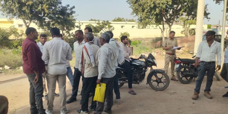 Rudawal: Returning home after harvesting mustard crop, 10-year-old innocent boy died after falling under the wheel of a tractor.
