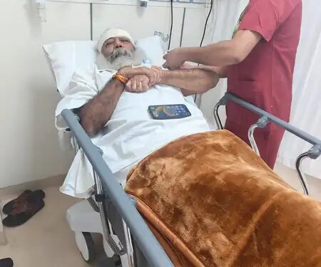संभल : पैर फिसलने से चोटिल हुए प्रमोद कृष्णम, आपात सर्जरी के बाद खतरे से बाहर