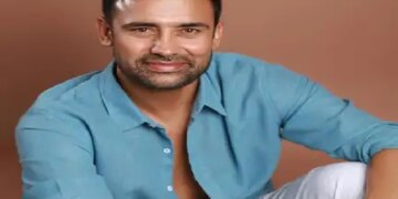 Sangram Singh was seen supporting organic fruits and vegetables, expressed concern over the danger posed by pesticides.