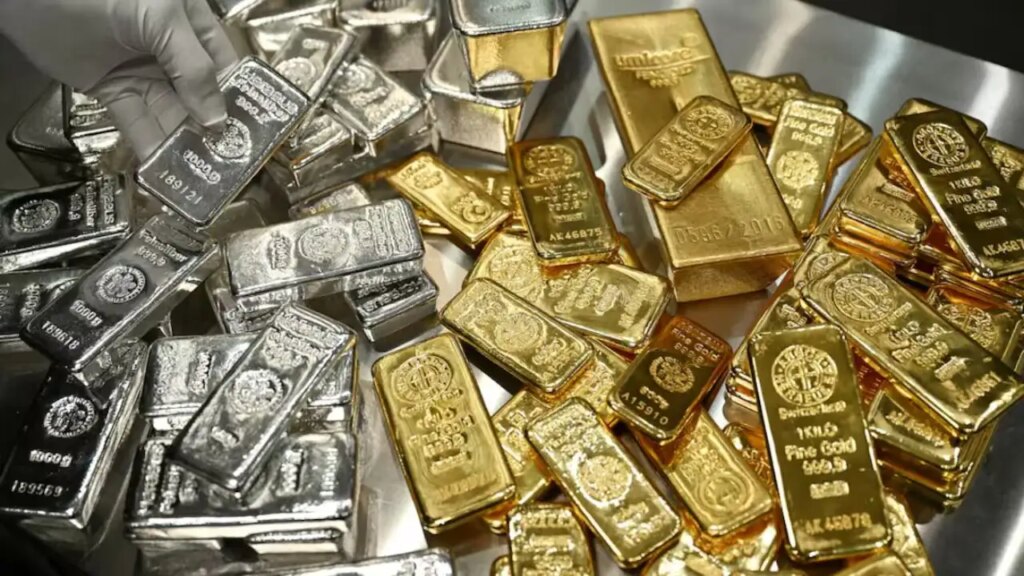 Silver Price Today: Fall for the second consecutive day! Silver becomes cheaper by ₹2.06 lakh, gold falls by ₹56,000, check latest rate