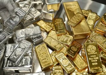 Silver Price Today: Fall for the second consecutive day! Silver becomes cheaper by ₹2.06 lakh, gold falls by ₹56,000, check latest rate