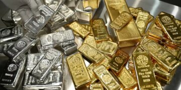 Silver Price Today: Fall for the second consecutive day! Silver becomes cheaper by ₹2.06 lakh, gold falls by ₹56,000, check latest rate