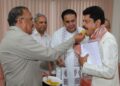 Speaker Devnani sweetly congratulated MLA Gopal Sharma on his birthday.