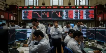 Stock Market Closing: Huge fall in the stock market on Thursday! Sensex closed down 2,496 points, ₹11 lakh crore lost