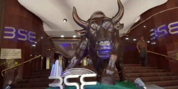 Stock Market Today: Break on three consecutive days of decline, Nifty closed 285 points higher and Sensex 899 points higher.