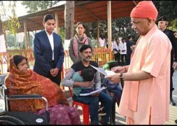 जमीन कब्जाने व दबंगई के मामलों में की जाए कड़ी कार्रवाई : योगी
