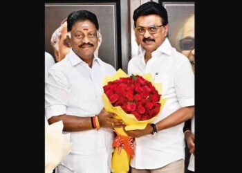 Tamil Nadu: OPS at DMK's door