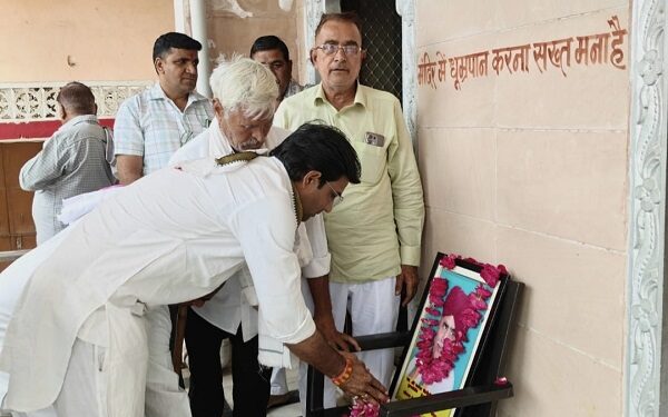 Tribute: Crowd gathered on the death anniversary of Colonel Kirori Singh Baisla, youth in Dausa took pledge for social reform and de-addiction.