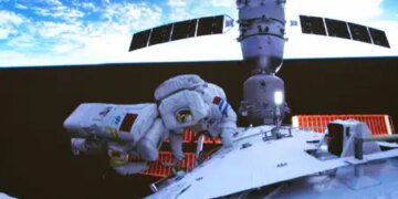 US officials and lawmakers warn of China's advance in space