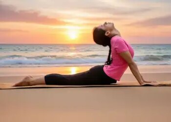 'Urdhva Mukha Svanasana' is a boon for those with desk jobs, will get relief from back pain.